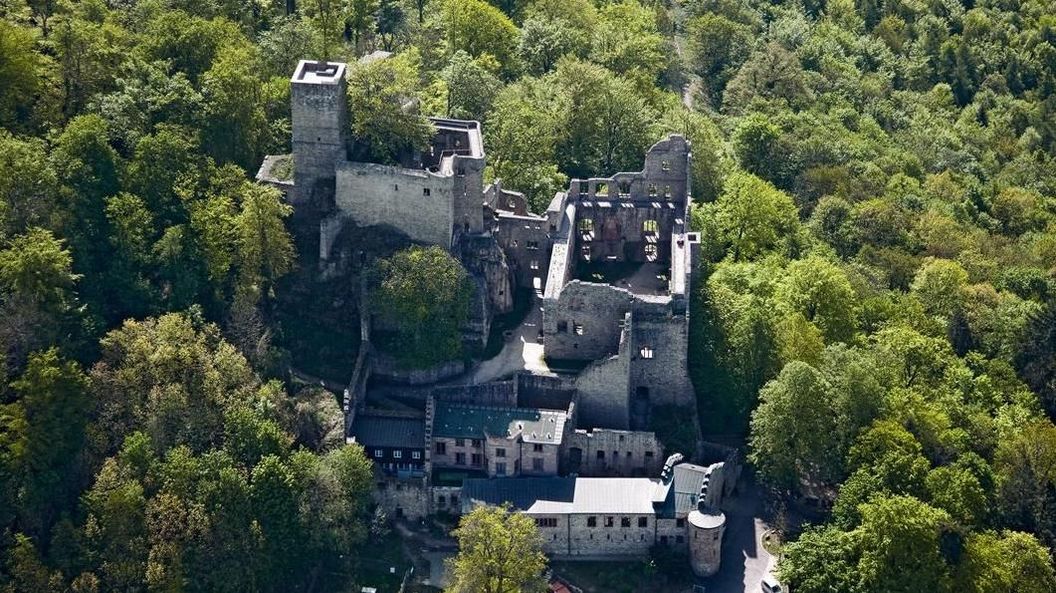 Luftansicht vom Alten Schloss Hohenbaden