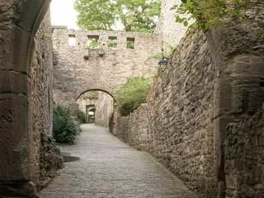 Altes Schloss Hohenbaden, Weg im Schloss