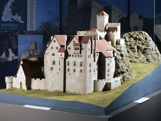 Modell vom Alten Schloss Hohenbaden im Badischen Landesmuseum