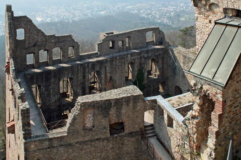 Luftaufnahme des Bernhardbaus im Alten Schloss Hohenbaden