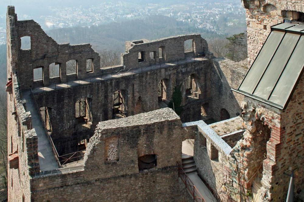 Luftaufnahme des Bernhardbaus im Alten Schloss Hohenbaden