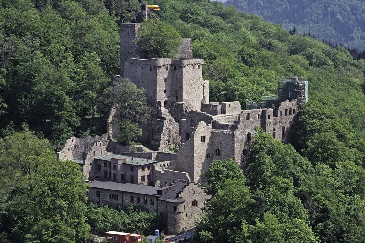 Luftansicht des Alten Schosses Hohenbaden