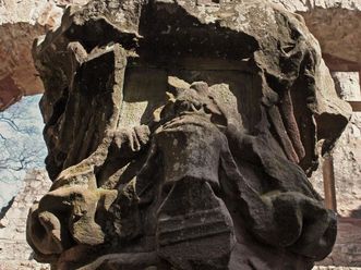 Badisches Wappen im Kapitell der Säule im Bernhardsbau