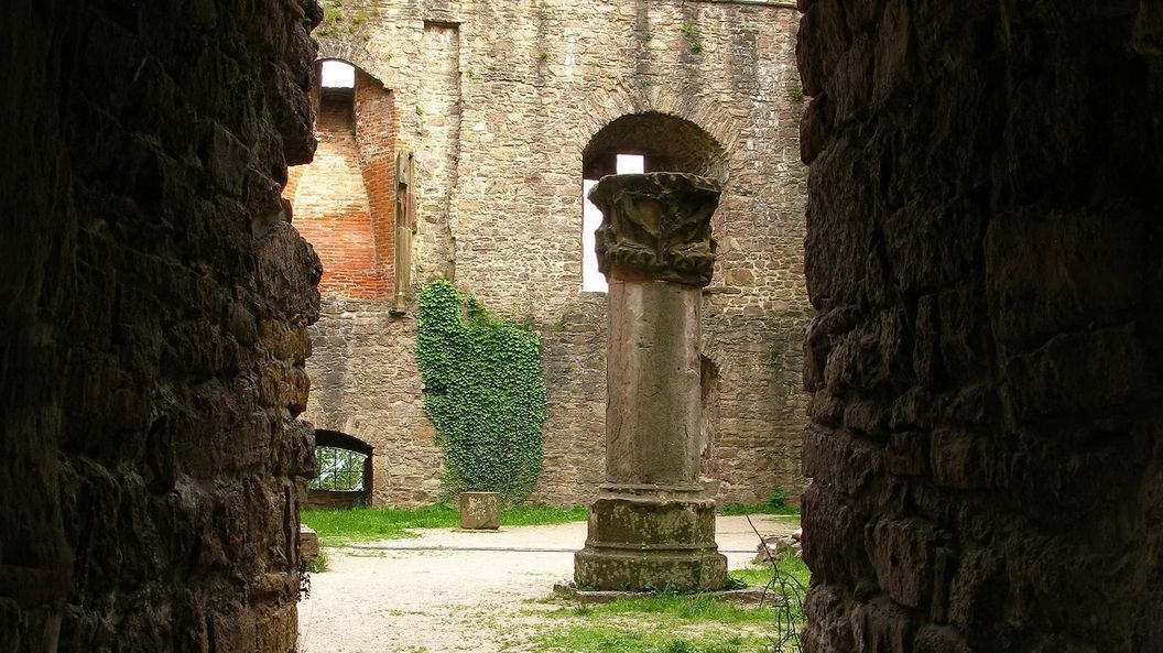 Säule im Bernhardsbau