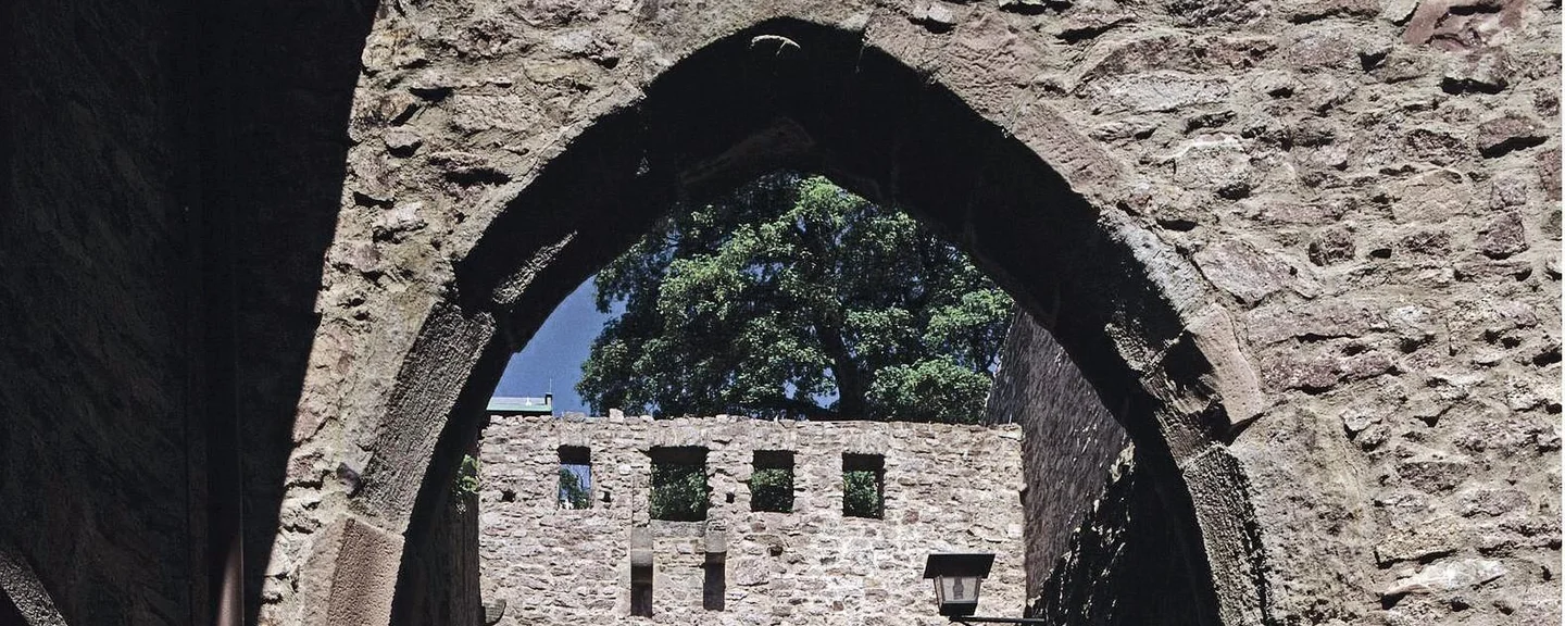Altes Schloss Hohenbaden, Torbogen