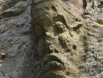 Fratzenkonsole an der Säule im Bernhardsbau vom Alten Schloss Hohenbaden